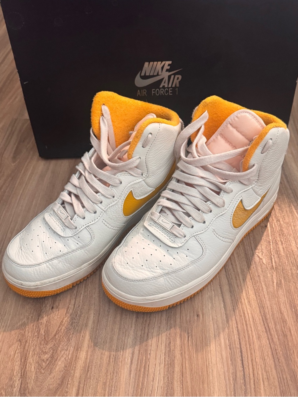 Nike Women’s Air Force 1 Mid - White & Yellow